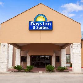 Days Inn & Suites by Wyndham Conroe North，位于孔洛的酒店