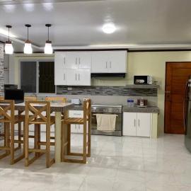 Michael's Homestay - Farm Villa near Patar Beach & Bolinao Falls，位于Bolinao的酒店