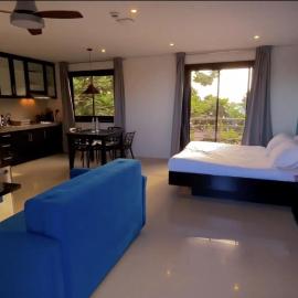 Harzel Apartelle - Suites and Serviced Apartments，位于长滩岛的酒店