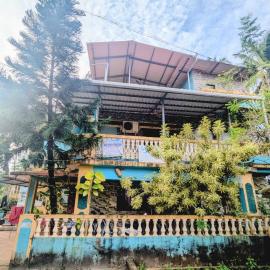 NISARG HOME STAY near Bus Stand Malvan，位于马尔万的酒店