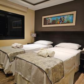 Hotel Grand Lago，位于波萨达斯的酒店