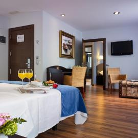 Hotel 40 Nudos，位于阿维莱斯的酒店