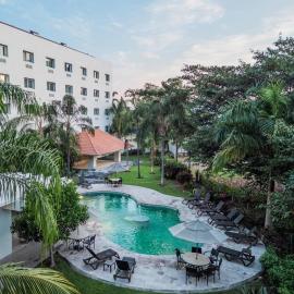 Comfort Inn Puerto Vallarta Golfside & Marina，位于巴亚尔塔港的酒店