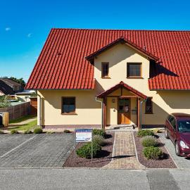 Haus De niege Wech Ferienwohnung 04 mit gratis Nutzung vom AHOI Erlebnisbad und Sauna in Sellin，位于蒂索的酒店