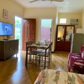 Treetops Studios Valencia, Dumaguete，位于Valencia的酒店