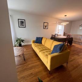 Sunny family home，位于哈利法克斯的酒店