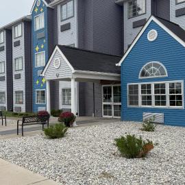 BlissPoint Inn & Suites, Northwood，位于诺斯伍德的酒店