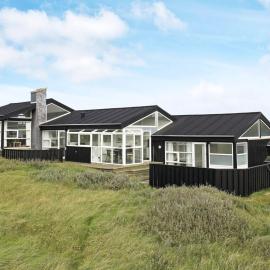 5 star holiday home in Pandrup，位于罗胡斯的酒店