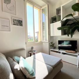 Monica House，位于苏尔扎诺的酒店