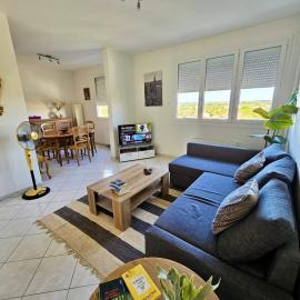 Le Friendly avec Parking - 6 pers - 15 min de Lyon - Balcon，位于科尔巴斯的酒店