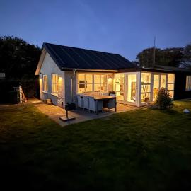 Smukt sommerhus nær Ribe C inkl rengøring，位于里伯的酒店
