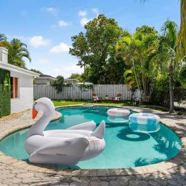 Casa Blanca Lighthouse Point with 3 BR with Pool，位于Lighthouse Point的酒店