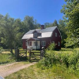 3 bedroom Forest Cabin Retreat in Högsby Småland，位于Högsby的酒店