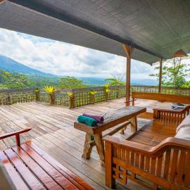Sang Giri Mountain Tent Resort by Puri Signatures，位于贾蒂卢维的酒店