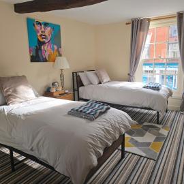 Family room 2 - The Unicorn Hotel，位于拉尼德洛伊斯的酒店
