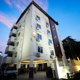 Hotel Royal International - Best Boutique Hotel Near Airport & Kamakhya Temple，位于古瓦哈提的酒店
