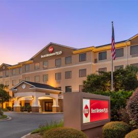 Best Western Plus Valdosta Hotel & Suites，位于瓦尔多斯塔的酒店
