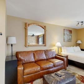 River Mountain Lodge #W101，位于布雷肯里奇的酒店