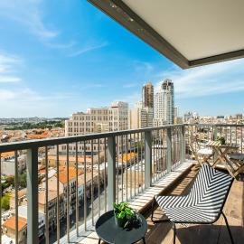Savyon View Skyline Residence with Balcony & Mamad，位于耶路撒冷的酒店