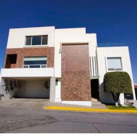 Luxurious house in Puebla，位于Tlaxcalancingo的酒店