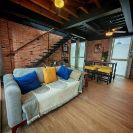 Brick Box Loft con Balcon，位于Hércules的酒店