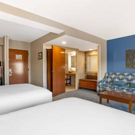 Comfort Suites near Birkdale Village- Huntersville,位于亨特斯维尔的酒店