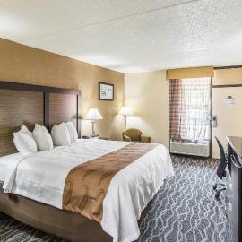 Quality Inn Forest City，位于福里斯特城的酒店