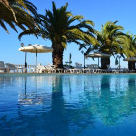 Paradise Beach Hotel，位于阿凯松的酒店