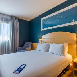 Travelodge Madrid Alcalá de Henares，位于阿尔卡拉德荷那利斯的酒店