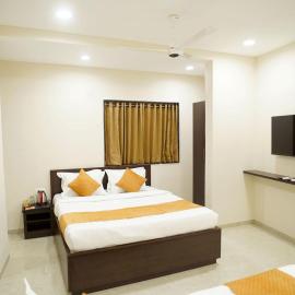 Hotel Visawa Residency 5 min Walk From Mahalaxmi Temple Kolhapur，位于戈尔哈布尔的酒店