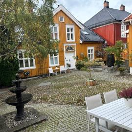 Tollgaarden Gjestegaard，位于拉尔维克的酒店