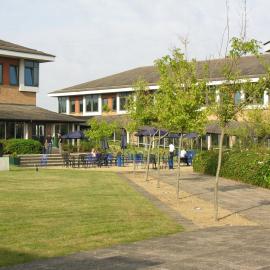 Kents Hill Park Training & Conference Centre，位于米尔顿凯恩斯的酒店