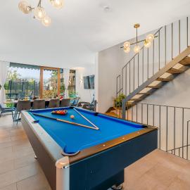 Bodensee Penthouse 23D - Seesicht - Billiard - Massage - Trambolin - BBQ - Tischkicker - Panorama Exklusive，位于厄赫宁根的酒店