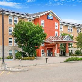 Days Inn & Suites by Wyndham Sherwood Park Edmonton,位于舍伍德帕克的酒店