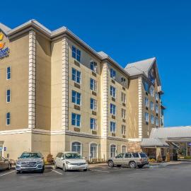 Comfort Inn & Suites near Six Flags,位于利西亚斯普林斯的酒店