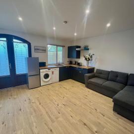Cosy Country Cottage Near Emerald Park，位于Dunshaughlin的酒店