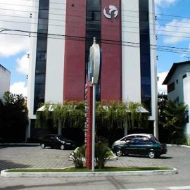 Tarik Fontes Plaza Hotel，位于伊塔布纳的酒店