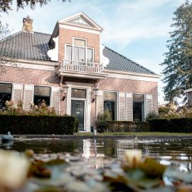 Hotel B&B Hoeve de Vredenhof，位于泽伊德拉伦的酒店