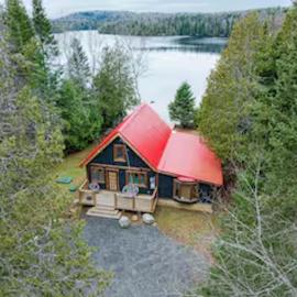 Chalet familial forêt & kayak，位于Nominingue的酒店