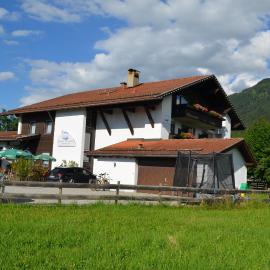 Alpchalet Schwanstein，位于哈尔布莱希的酒店