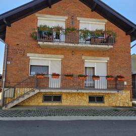 OPG Vuk Sobe bed&breakfast "Čarobni snovi"，位于Darda的酒店