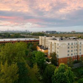 Residence Inn East Rutherford Meadowlands，位于东拉瑟福德的酒店