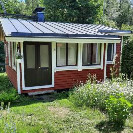 Villa V Tähkä - Kodikas puutalo ilmastoinnilla，位于赫尔辛基的酒店