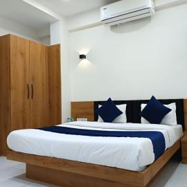 Hotel Skyline，位于Dholka的酒店