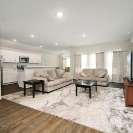 Stylish and Luxuriously Furnished 3BedRoom Getaway，位于布罗肯阿罗的酒店