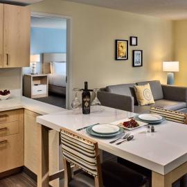 Sonesta ES Suites Gwinnett Place Atlanta，位于德卢斯的酒店