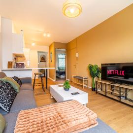 L'Holden - 2 beds - Terrace - Wifi - Tram，位于Croix的酒店