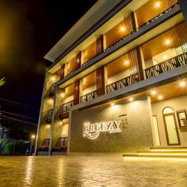 The Breezy Hotel,位于穆克莱克的酒店