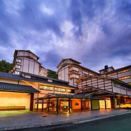 Ooedo Onsen Monogatari Premium Saiki Bekkan，位于三朝町的酒店