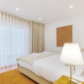 Vita Portucale ! Almada Trendy Retreat，位于阿尔马达的酒店